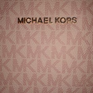 🌸BNWOT Authentic MK Jet Set Tote🌸